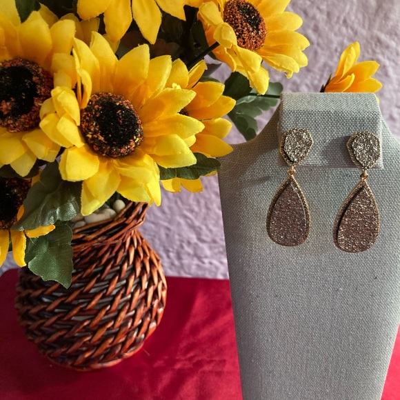 Earrings - Picture 2 of 4